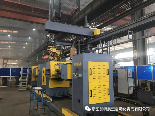 煤炭行業中部槽機器人智能焊接生產線.